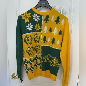 North Dakota State University Men's Festive Green and Gold Sweater size medium